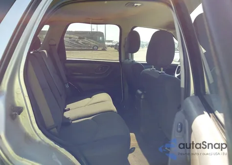 2005 Mazda Tribute I z USA, uszkodzony, nr VIN 4F2YZ02Z95KM44333